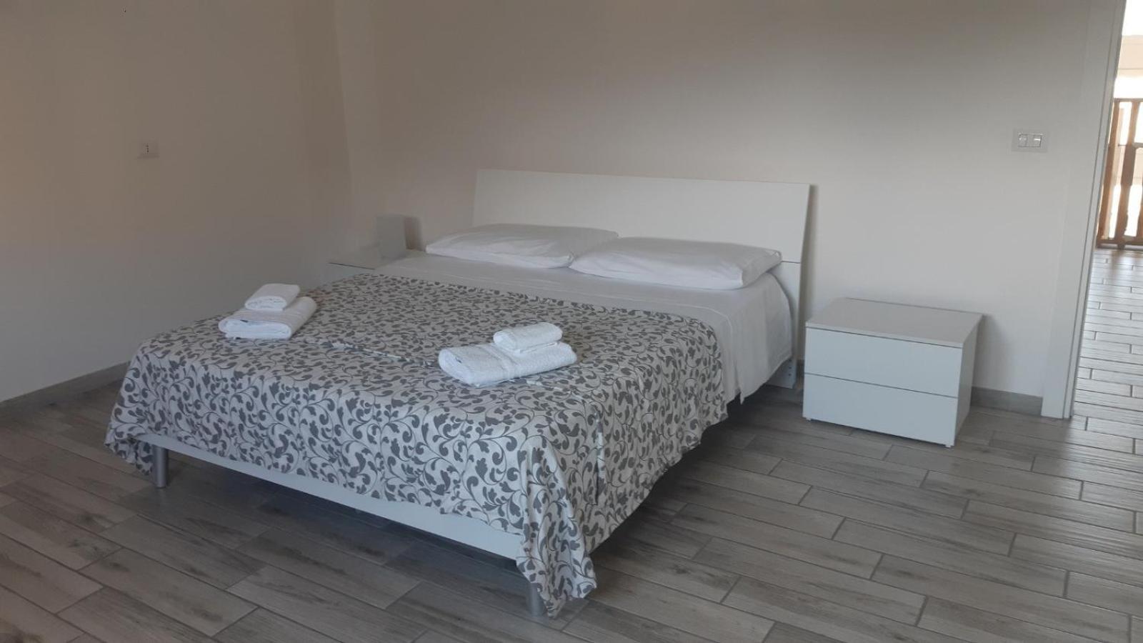 New Lettoss Hotel Randazzo Bagian luar foto